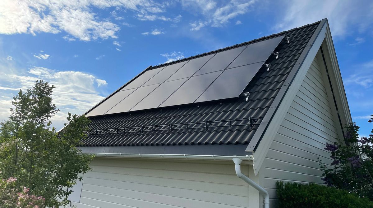 Boka Badstufolk er skrevet Knut Lerhol og Hallgrim Børhus Rogn.